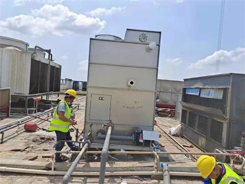 具有節(jié)水和消白煙功能的大型工業(yè)冷卻塔